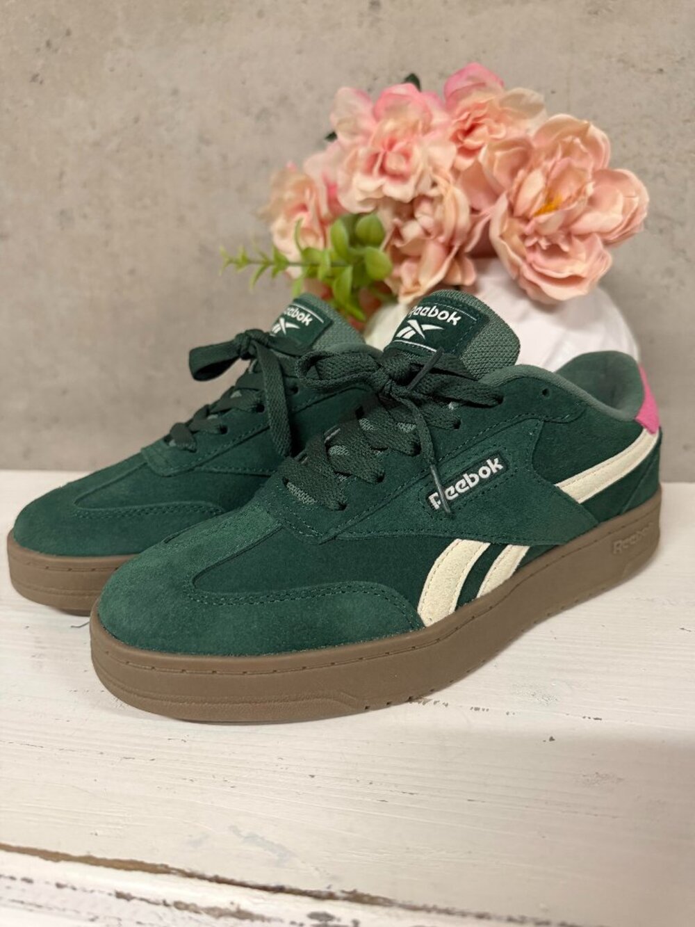 NWT Reebok Forte Lounger Green And Pink Suede Sneakers - Size 7.5